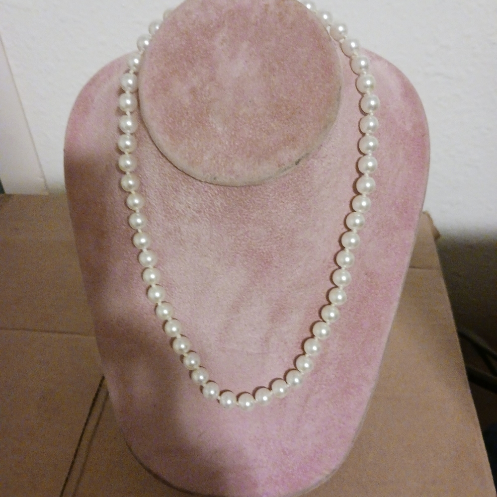 Pretty Vintage Pearls with Screw Together Clasp